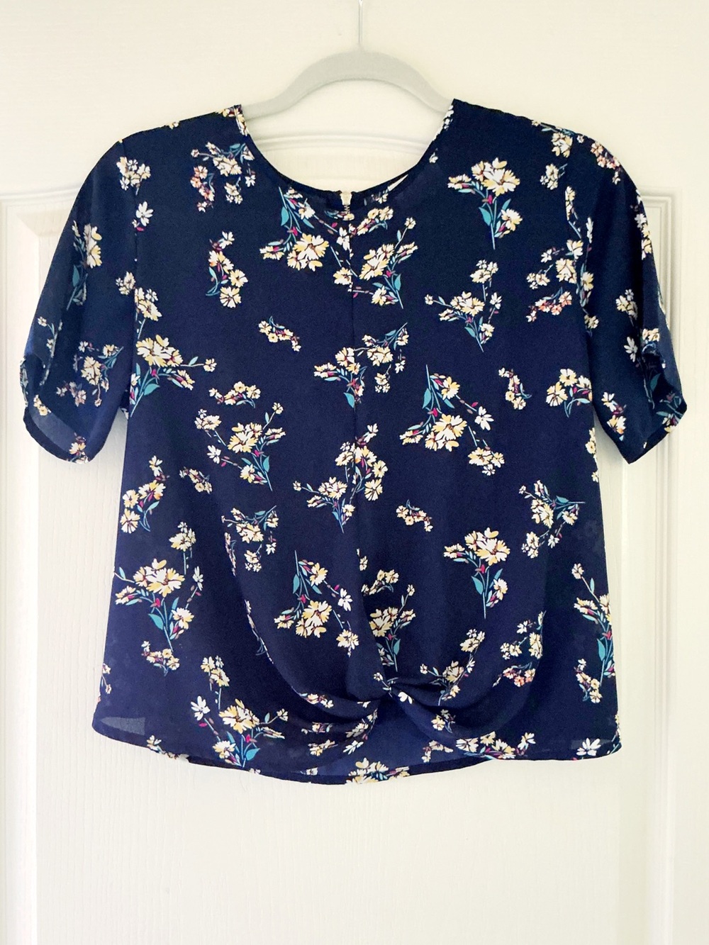 Sienna Sky • Blue Floral Print Front Twist Short Sleeve Blouse Top Small • NWOT